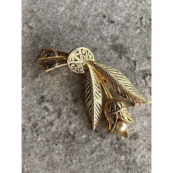 Tulip Brooch Damascene Vintage Faux Pearl Gold Tone Estate - Picture 2 of 6